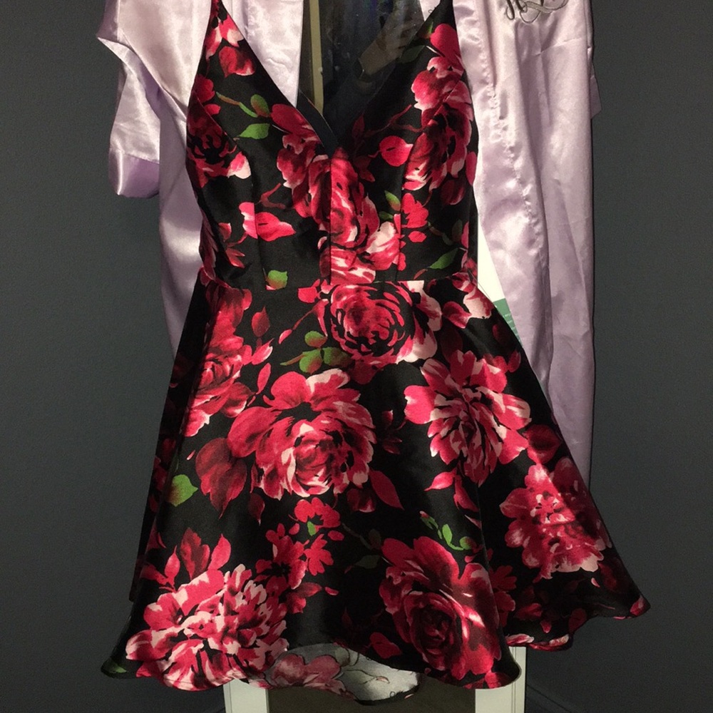 nice dress for sale size 3 never worn